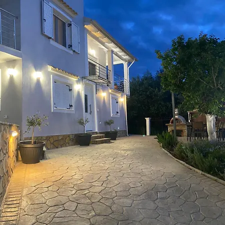 Olea House 2' Walk From The Sea 펜션 Notos