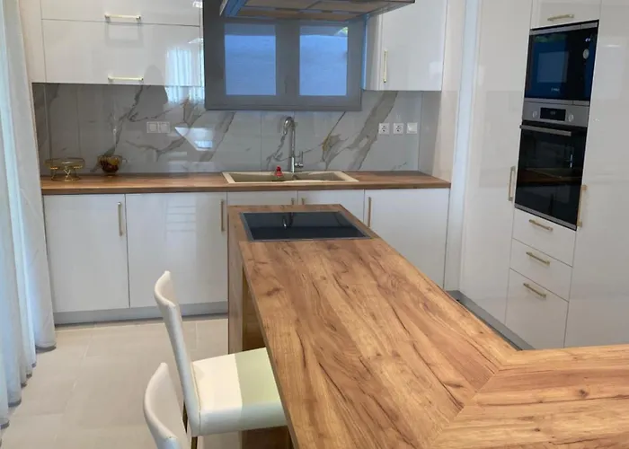 Olea House 2' Walk From The Sea بيت للعطل *