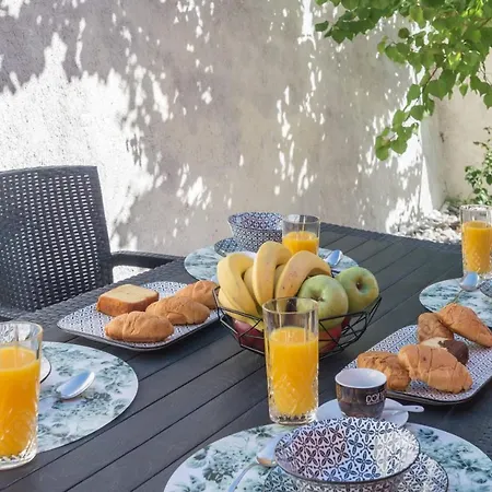 Olea House 2' Walk From The Sea Holiday home