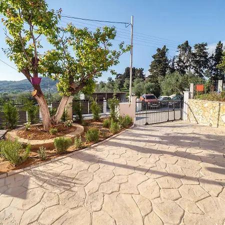Olea House 2' Walk From The Sea بيت للعطل