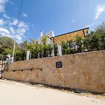 Olea House 2' Walk From The Sea *
